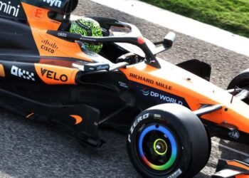 NORRIS LEADS VERSTAPPEN AND LECLERC ON OPENING DAY IN BAHRAIN!