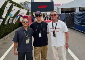 JESSE KRIEL AND CHESLIN KOLBE TRADING RUGBY BOOTS FOR F1 SPEED