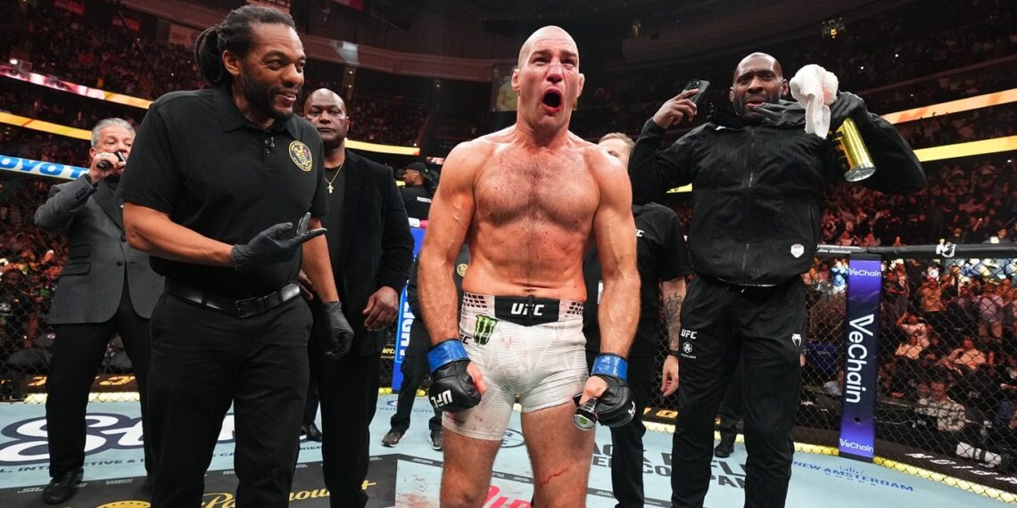 STRICKLAND IS THE NEW UFC MIDDLEWEIGHT CHAMPION