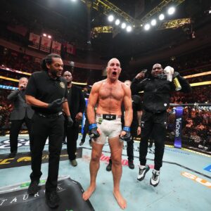STRICKLAND IS THE NEW UFC MIDDLEWEIGHT CHAMPION